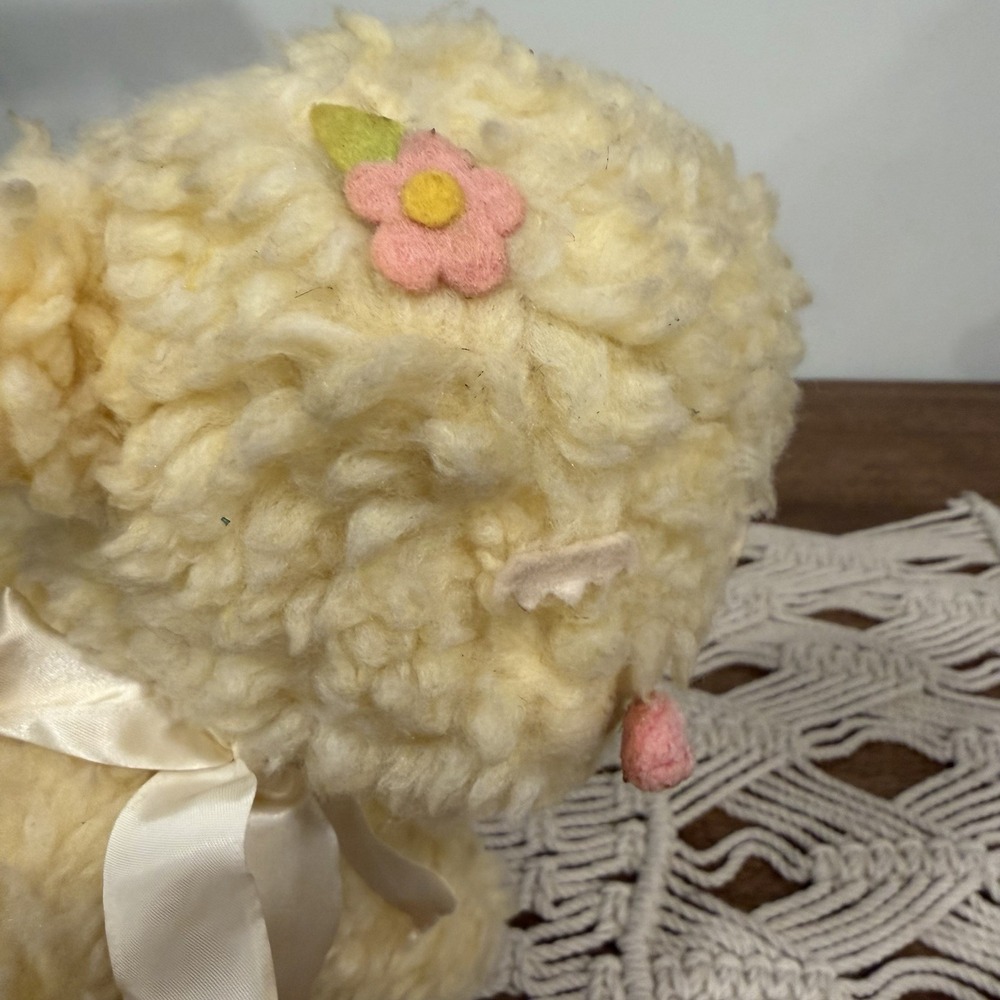 Vtg Eden Stuffed Lamb Rattle Lullaby Plush Standing Neck Bow Flower Eyelashes - Picture 7 of 9